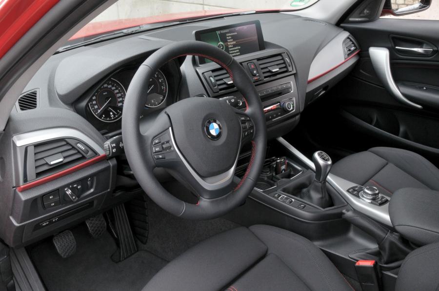  BMW 118i Sport Line 2011 года  (фото 35 из 185)